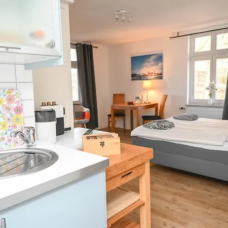 Апартаменты Ferienwohnung Schwalbennest - Sanssouci Остзебад Бинц